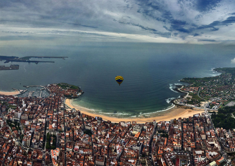 Gijón -Globo sobre San Lorenzo